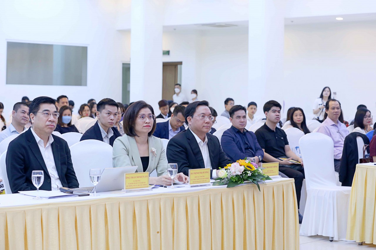 Toàn cảnh Hội nghị Công bố và Kết nối Trang vàng giải pháp chuyển đổi số.
