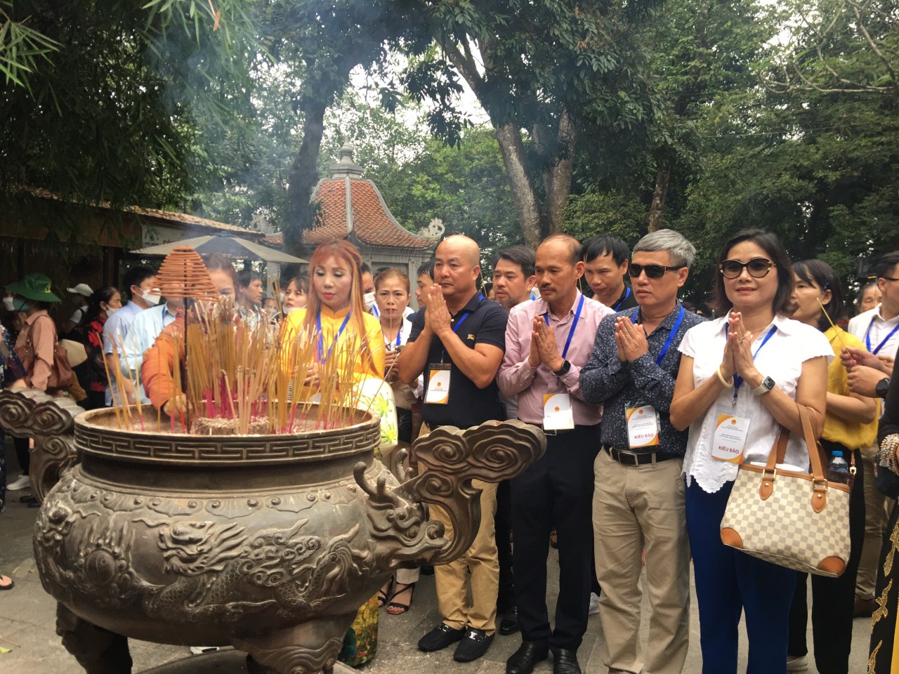 Kiều bào từ 23 quốc gia về Đất Tổ dâng hương tưởng nhớ các Vua Hùng