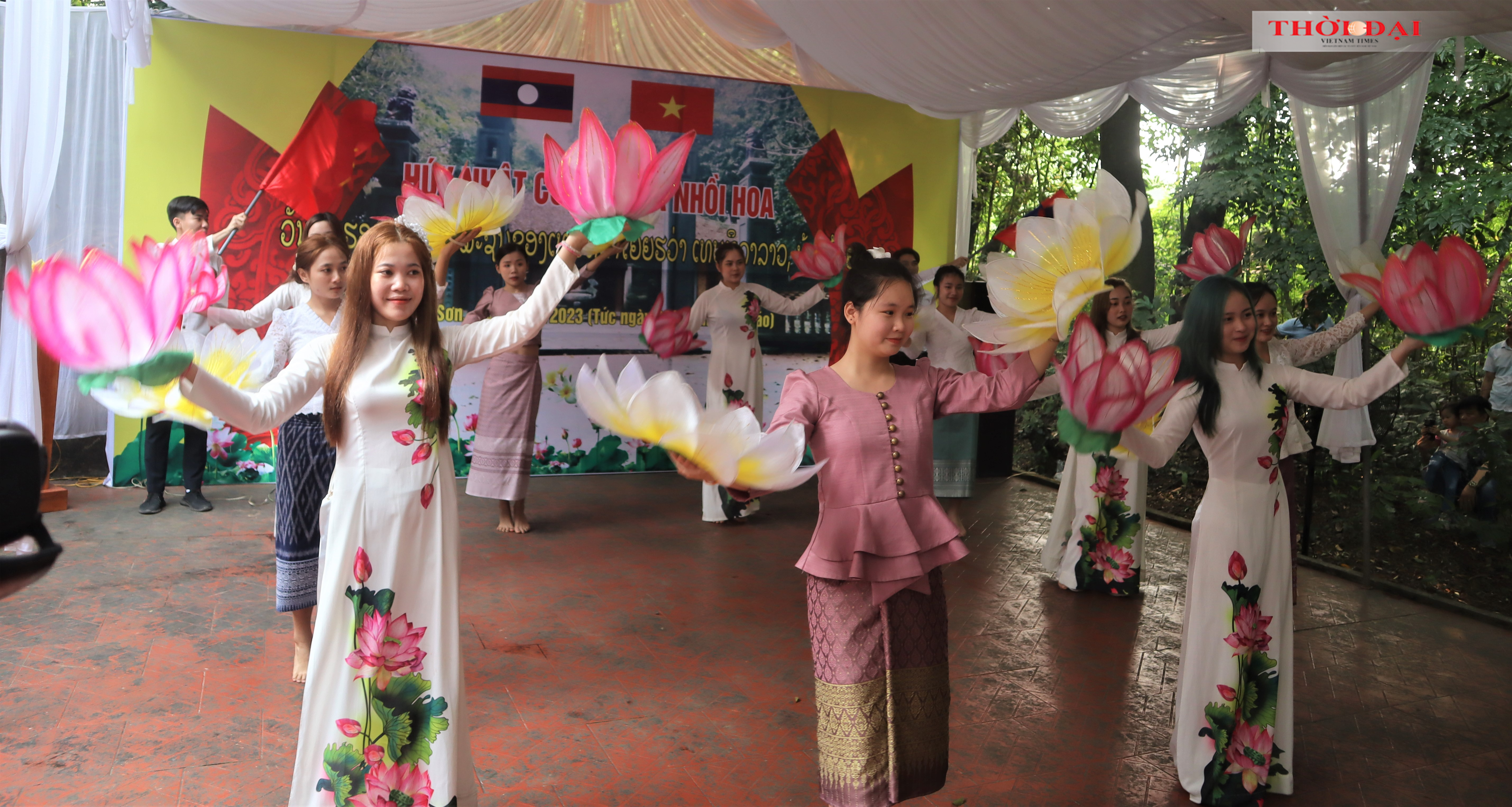 Người Việt tưởng nhớ công ơn công chúa Lào Nhồi Hoa Người Việt tưởng nhớ công ơn công chúa Lào Nhồi Hoa