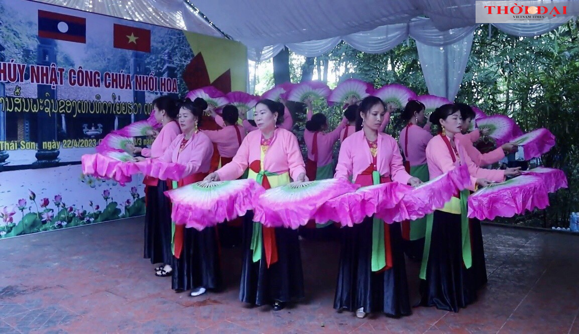 Người Việt tưởng nhớ công ơn công chúa Lào Nhồi Hoa Người Việt tưởng nhớ công ơn công chúa Lào Nhồi Hoa