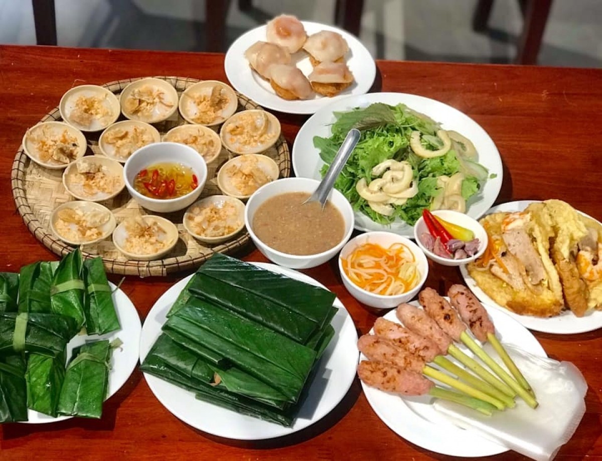 Ẩm thực Huế luôn khiến cho du khách nhớ mãi nhờ hương vị và cách chế biến độc đáo, mang đậm nét tinh hoa văn hóa dân tộc.