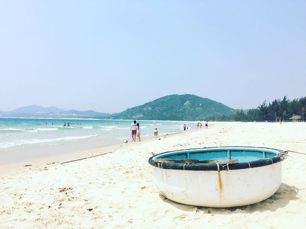 Bãi biển Tuy Hòa với mặt biển trong xanh bát ngát 