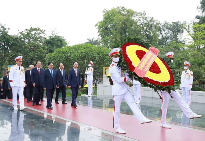 Lãnh đạo Đảng, Nhà nước vào Lăng viếng Chủ tịch Hồ Chí Minh | Chính trị | Vietnam+ (VietnamPlus)