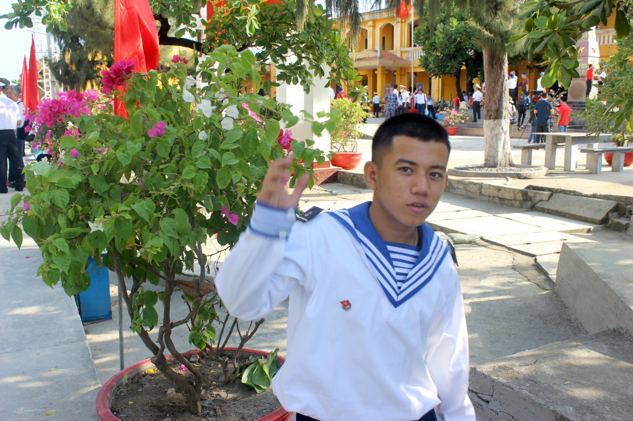 Cốc nước đỗ đen, lá vối trên đảo Trường Sa