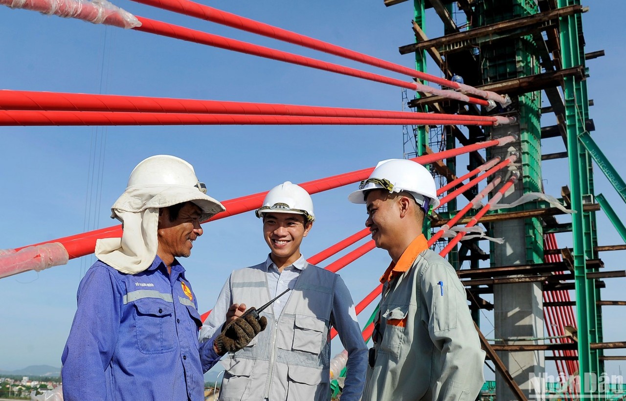 [Ảnh] Nét đẹp trong lao động, sản xuất
