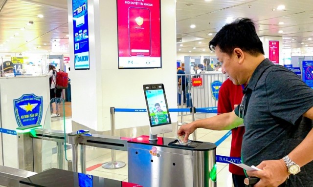hí điểm xác thực khuôn mặt hành khách tại Cảng HKQT Nội Bài (Ảnh: caa.gov.vn/)