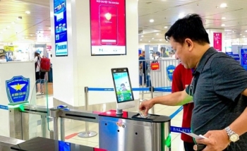 hanh khach di may bay co the dung app vneid de check in va kiem tra an ninh