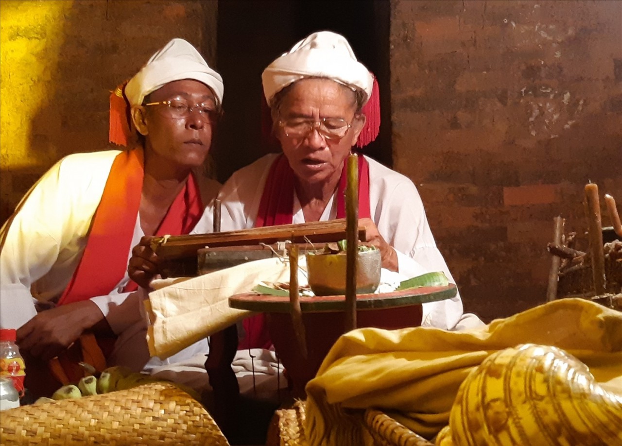 Bảo tồn sách lá buông của người Chăm