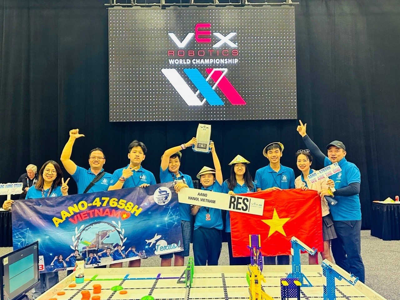 Việt Nam thắng lớn tại VEX Robotics World Championship 2023