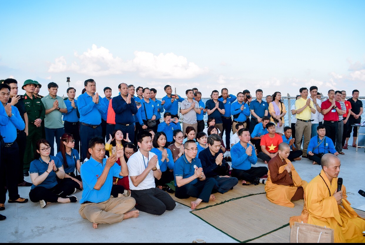 Đoàn công tác của Liên hiệp các tổ chức hữu nghị Việt Nam thăm cán bộ, chiến sĩ và nhân dân huyện đảo Trường Sa