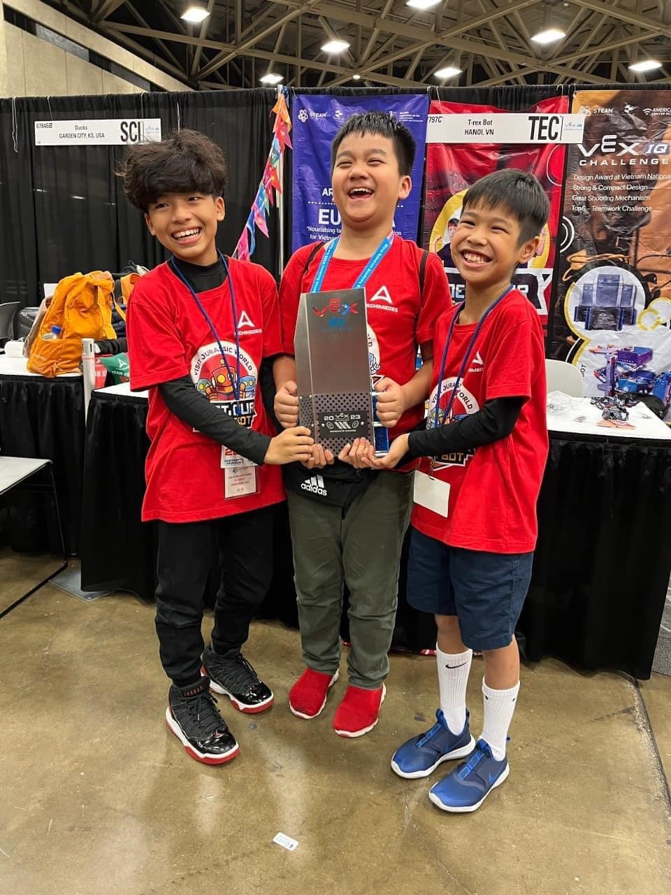 Việt Nam thắng lớn tại VEX Robotics World Championship 2023