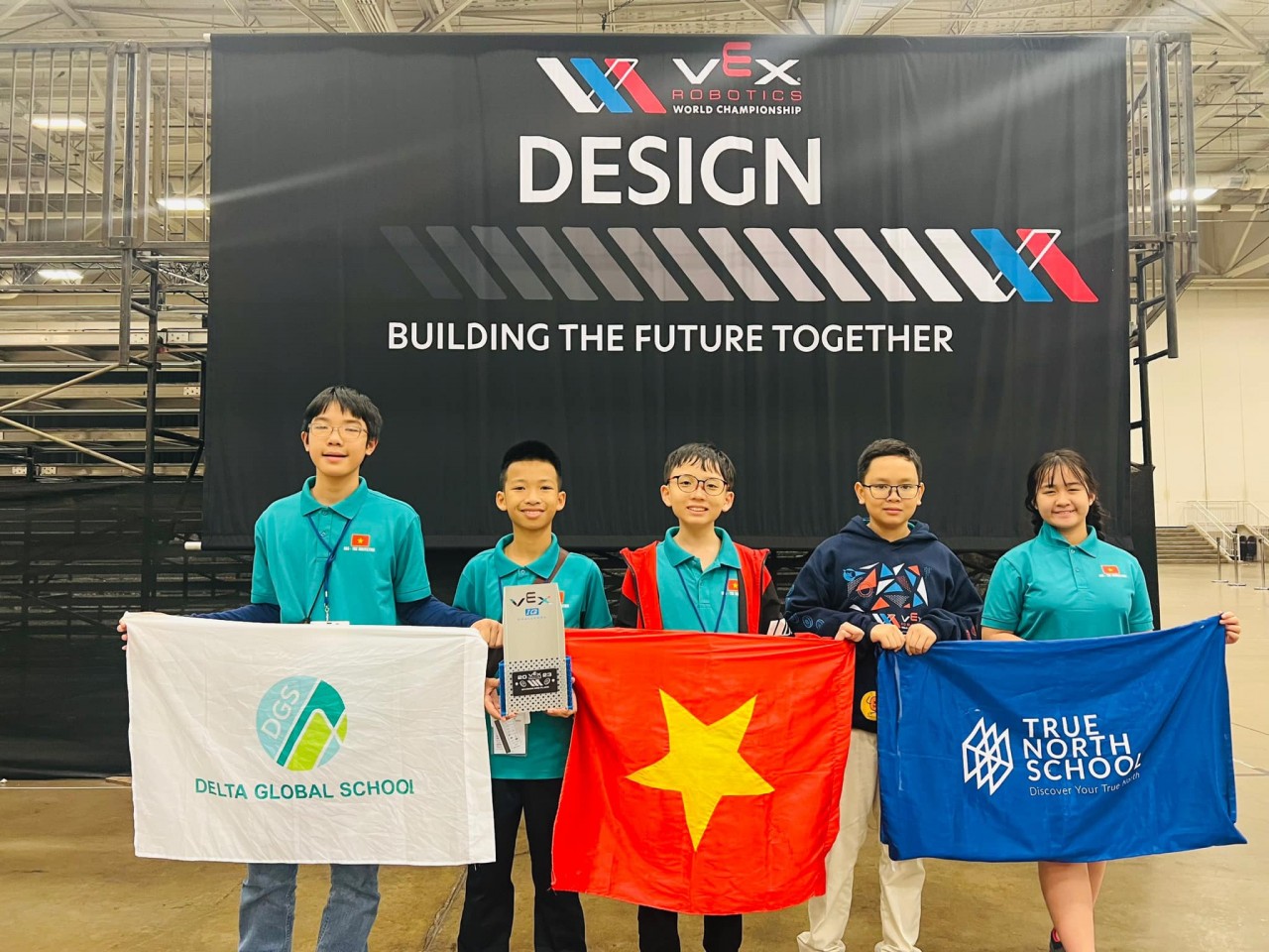 Việt Nam thắng lớn tại VEX Robotics World Championship 2023