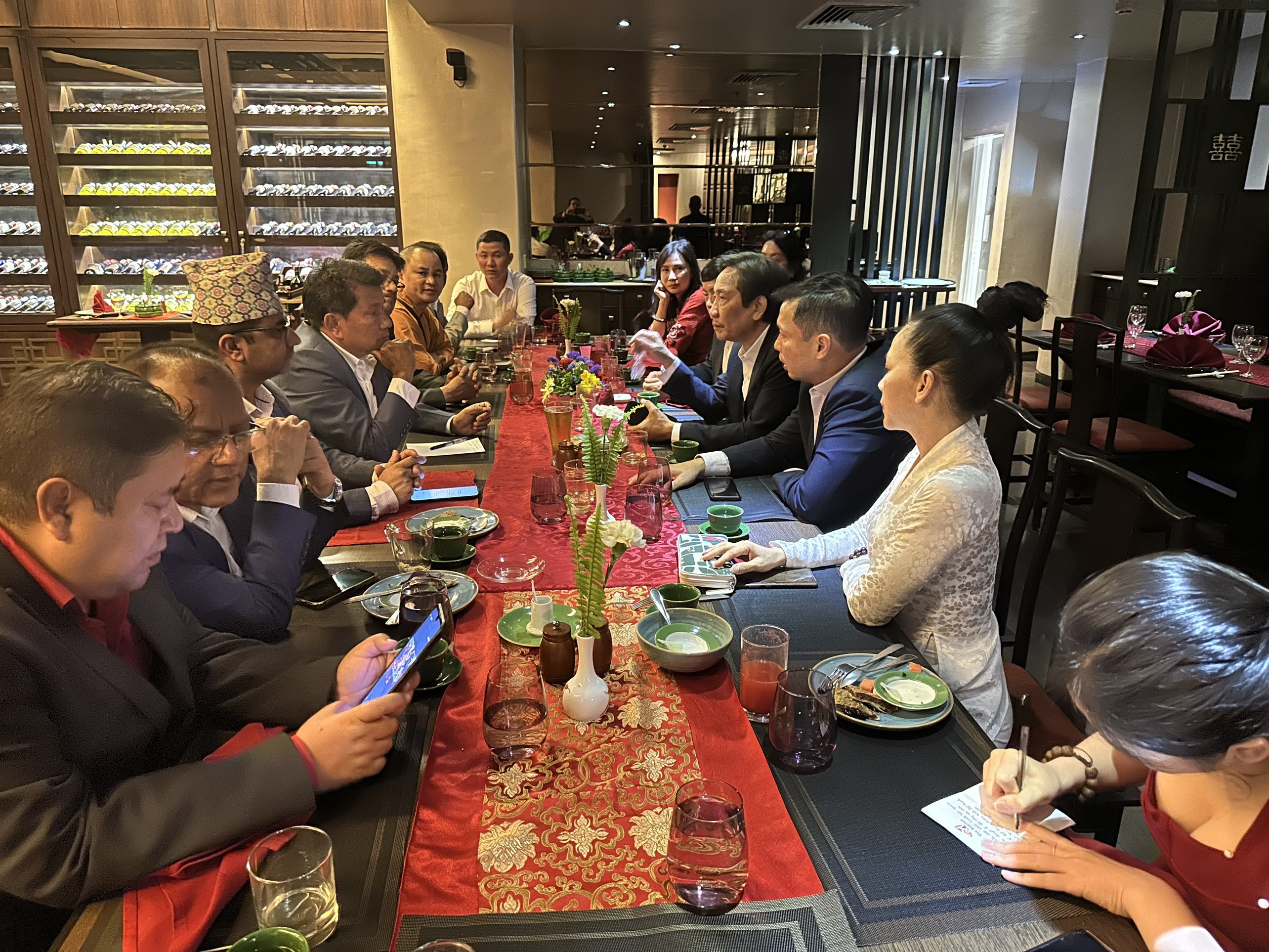 Đoàn làm việc với lãnh đạo Hội đồng Hòa bình và Đoàn kết Nê-pan