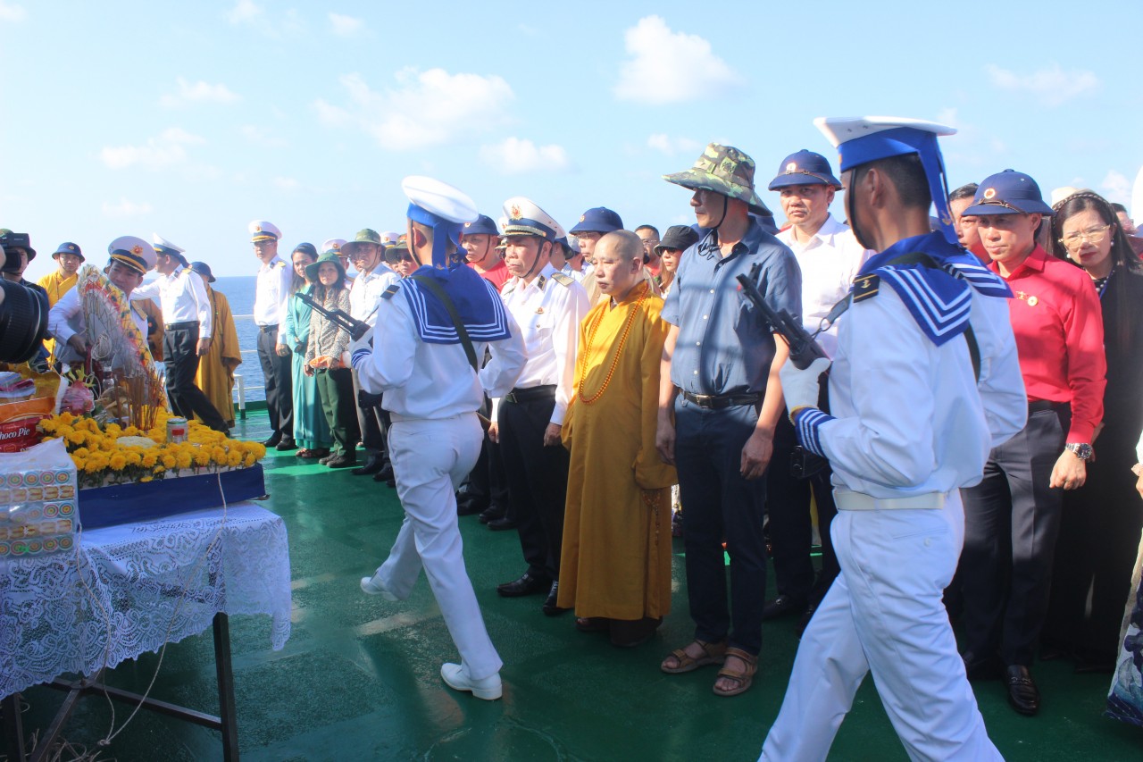 Kỳ 2: Hội ngộ nơi đảo xa