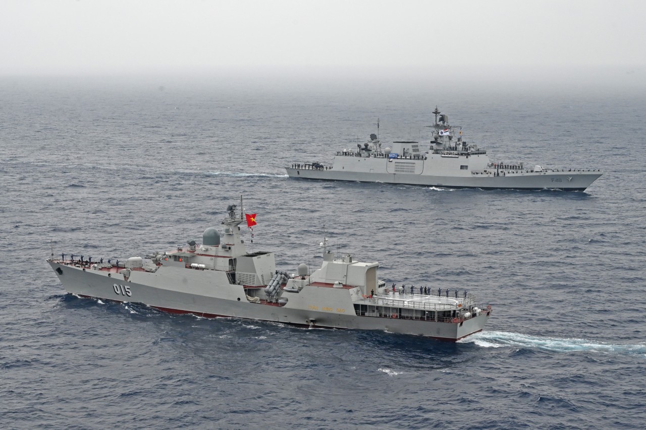 Chùm ảnh Tàu 015-Trần Hưng Đạo diễn tập Hàng hải đa phương Ấn Độ-ASEAN (AIME) năm 2023