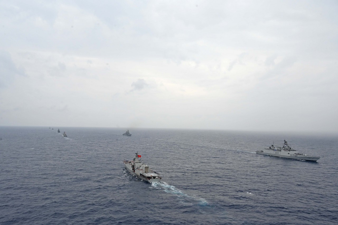 Chùm ảnh Tàu 015-Trần Hưng Đạo diễn tập Hàng hải đa phương Ấn Độ-ASEAN (AIME) năm 2023