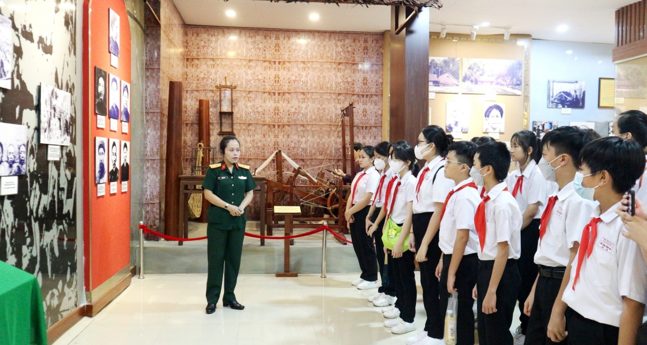 Khai mạc triển lãm “Chủ tịch Hồ Chí Minh - Anh hùng giải phóng dân tộc - Nhà văn hóa kiệt xuất Việt Nam”
