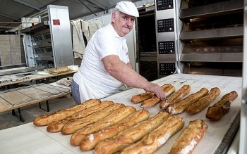 Tổ chức cuộc thi cho những người đam mê làm bánh mì Baguette tại Việt Nam