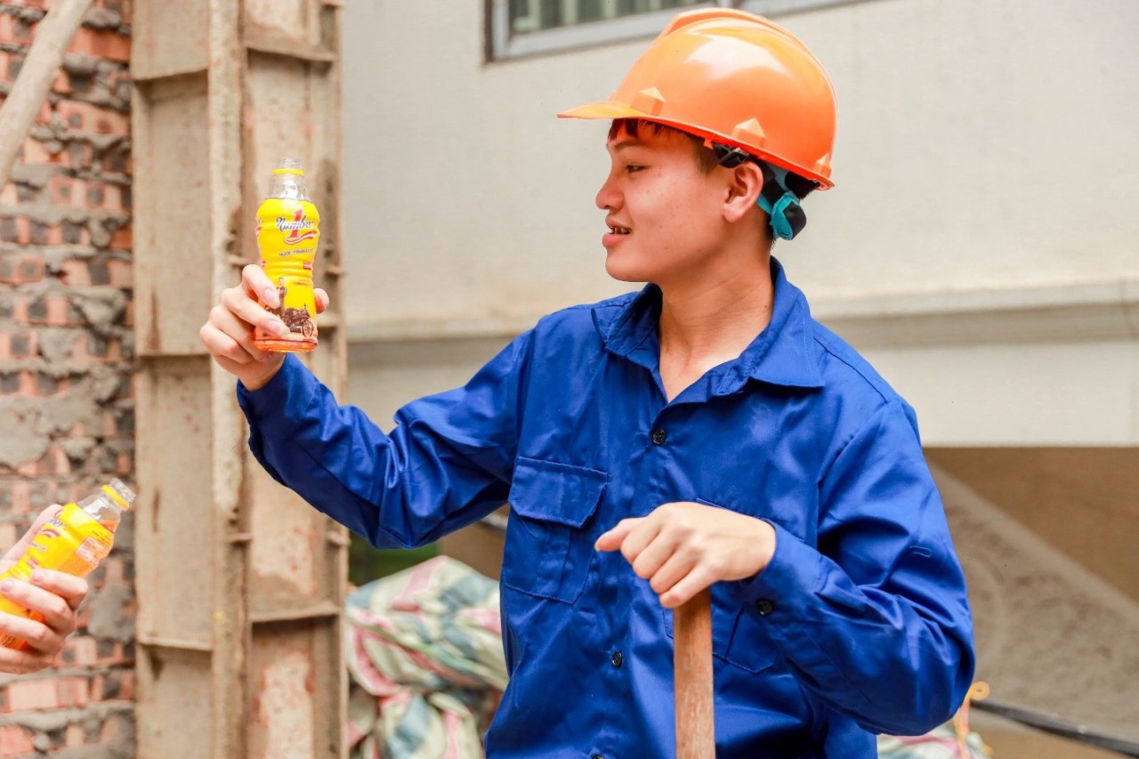 Nước tăng lực Number 1 được nhiều người lao động lựa chọn bổ sung năng lượng vượt qua thử thách trong công việc.
