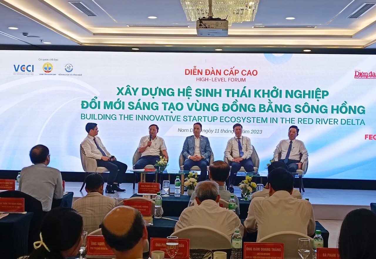 Phiên thảo luận mở tại Diễn đàn cấp cao “Xây dựng hệ sinh thái khởi nghiệp đổi mới sáng tạo Vùng Đồng bằng sông Hồng” chiều 11/5. Ảnh Tuấn Việt