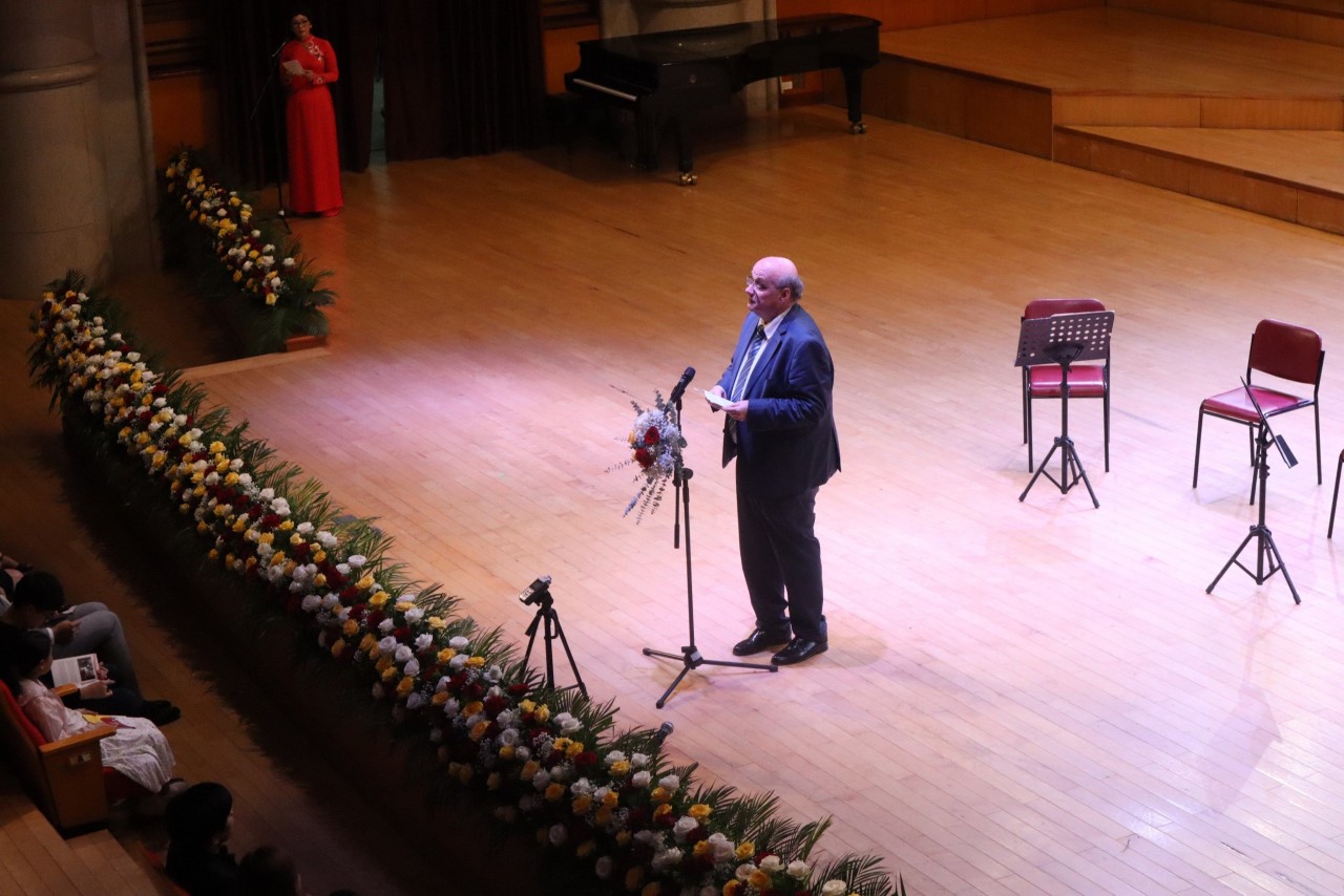 Phát biểu tại đêm nhạc, ông Hans-Peter Glanzer, Đại sứ Cộng hòa Áo tại Việt Nam cho biết, thông qua “Đêm nhạc Áo-Việt Nam“, các nghệ sĩ  Việt Nam, trong đó một số từng du học tại Áo và nghệ sĩ đàn accordion đến từ Áo - Jakob Steinkellner - sẽ mang tới cho khán giả một chương trình biểu diễn đa dạng với các tác phẩm âm nhạc từ nhiều khu vực và quốc gia khác nhau, thuộc nhiều thể loại khác nhau từ âm nhạc thế giới, âm nhạc dân gian tới nhạc cổ điển.