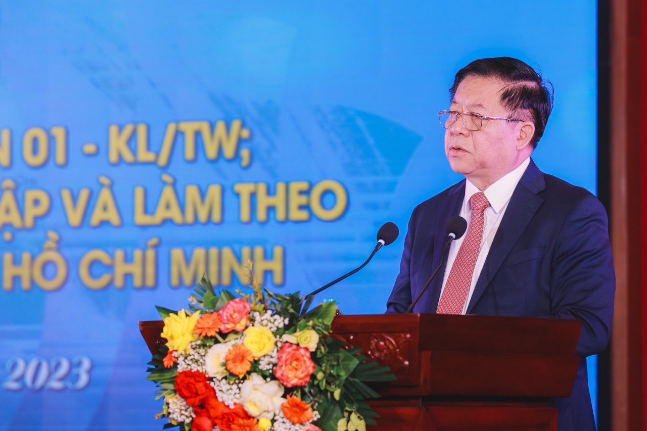 Biểu dương các cá nhân, tập thể học tập và làm theo đạo đức Hồ Chí Minh trong các cấp Công đoàn