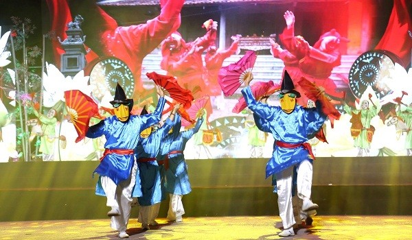 Ấn tượng lễ hội đường phố "Quê hương mùa sen nở"