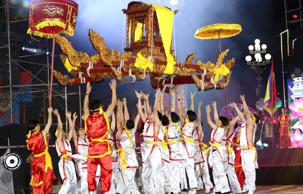 Ấn tượng lễ hội đường phố "Quê hương mùa sen nở"