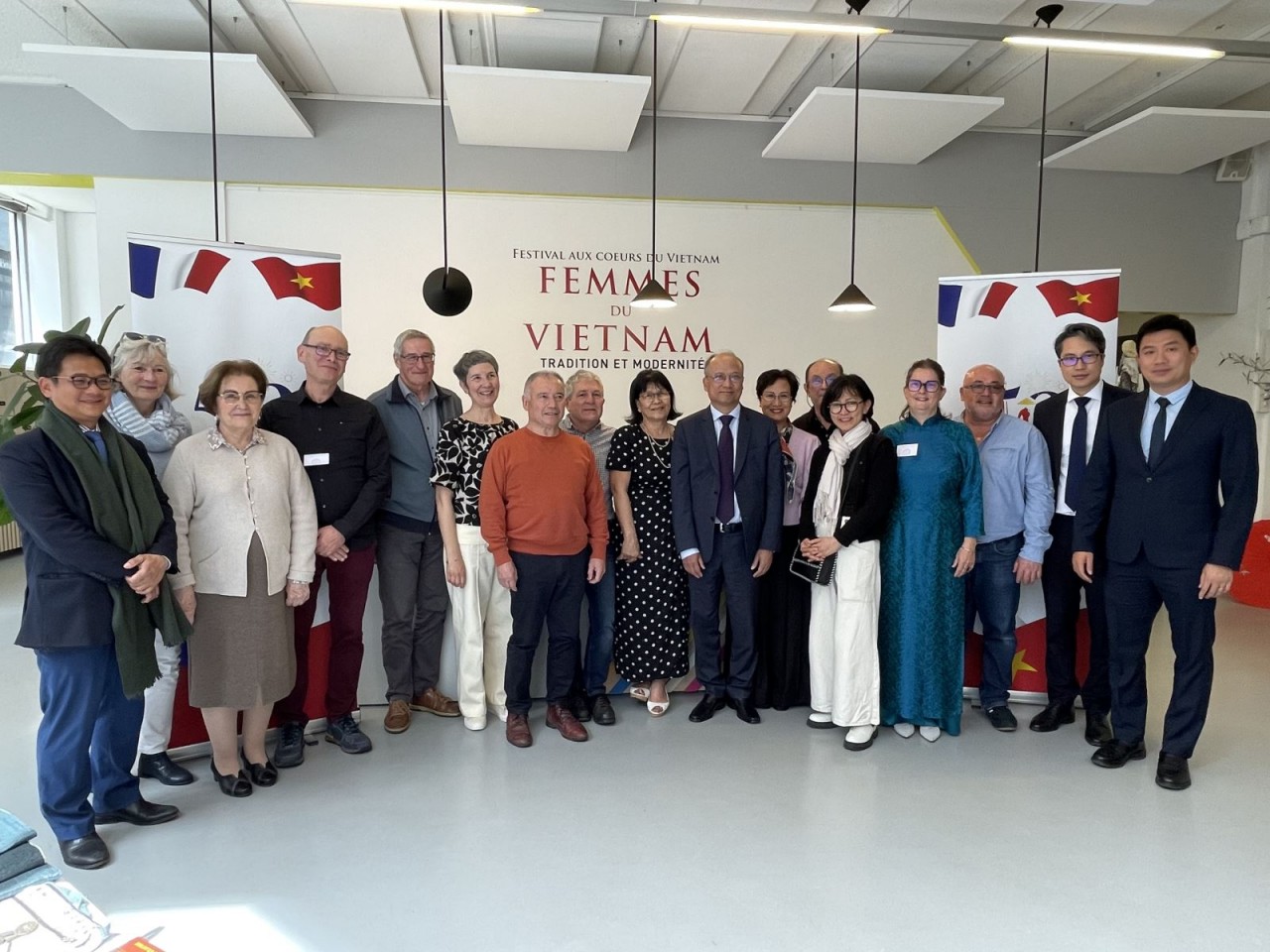 Vẻ đẹp phụ nữ Việt "tỏa sáng" ở Nantes, Pháp