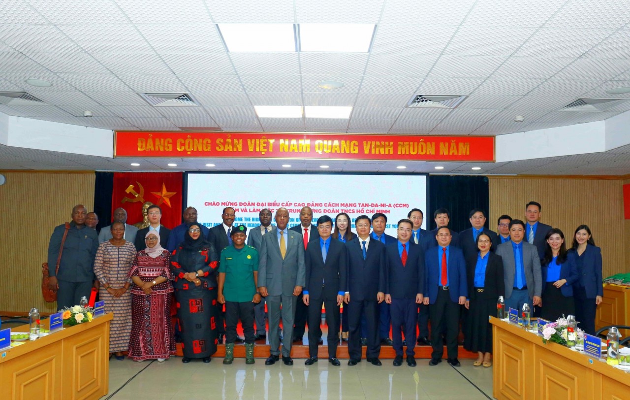 Các đại biểu tham gia buổi làm việc.