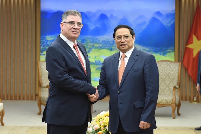 Thủ tướng Chính phủ Phạm Minh Chính tiếp Bộ trưởng Bộ Nội vụ Cuba Alberto Álvarez Casas (Ảnh: VGP/Nhật Bắc).