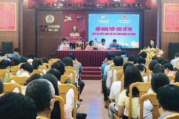 Trao tặng 150 suất quà cho công nhân lao động khó khăn ở Quảng Bình