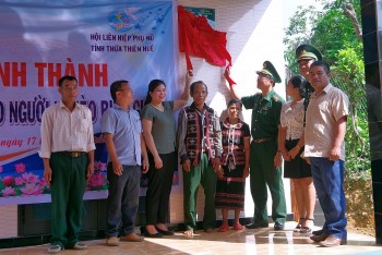 thua thien hue ban giao 5 nha mai am cho nguoi ngheo bien gioi