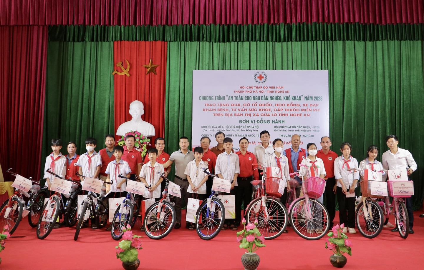 các em học sinh có hoàn cảnh khó khăn vươn lên học tập trên địa bàn thị xã Cửa Lò