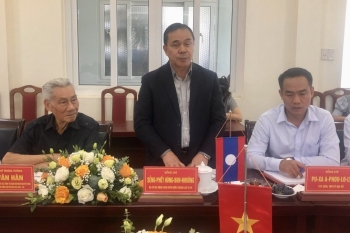Đề xuất biên dịch cuốn sách “Những người con Cao Bằng giúp cách mạng Lào” sang tiếng Lào