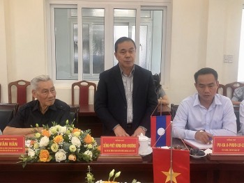 Đề xuất biên dịch cuốn sách “Những người con Cao Bằng giúp cách mạng Lào” sang tiếng Lào