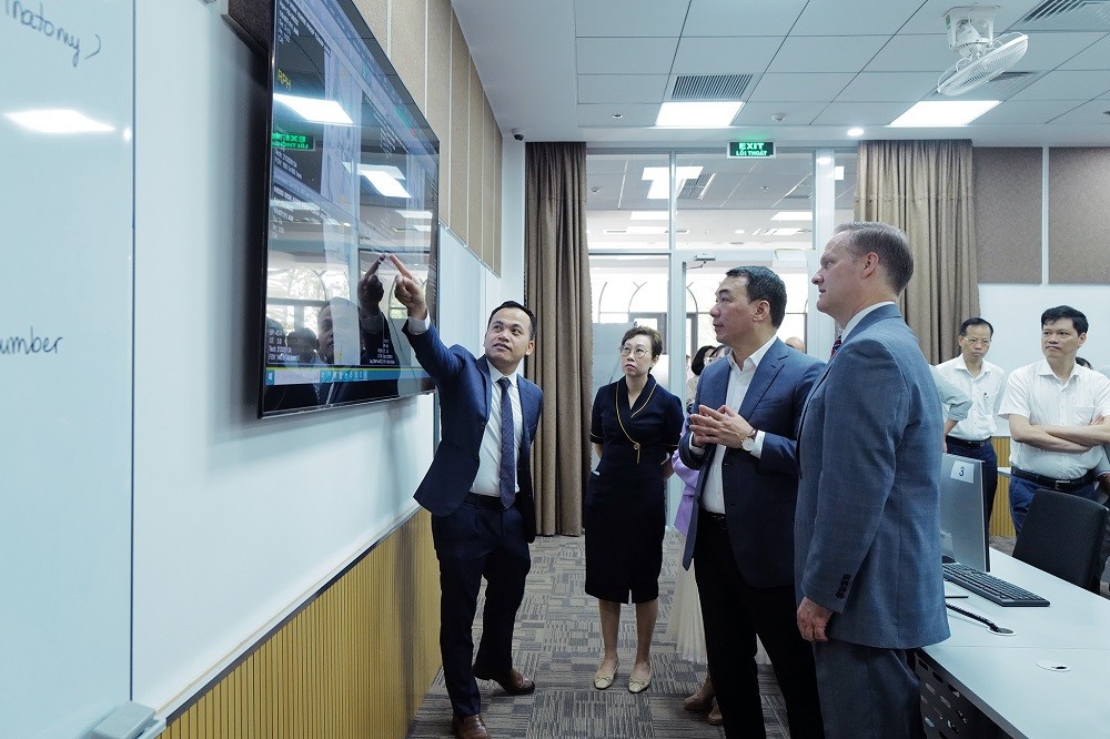 Các đại biểu được giới thiệu về hệ thống thông tin trong Khóa học.