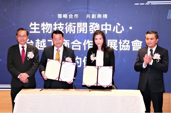 Hiệp hội Doanh nghiệp Việt Đài và DCB kí kết hợp tác phát triển công nghệ sinh học