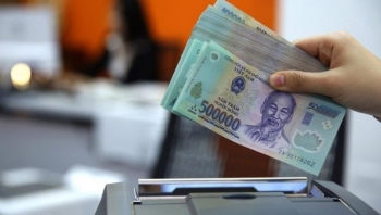 Lãi suất huy động tiếp tục giảm 0,5%, ngành nào được hưởng lợi?