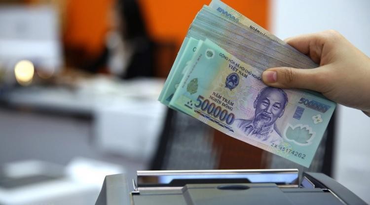 Lãi suất huy động tiếp tục giảm 0,5%, ngành nào được hưởng lợi?