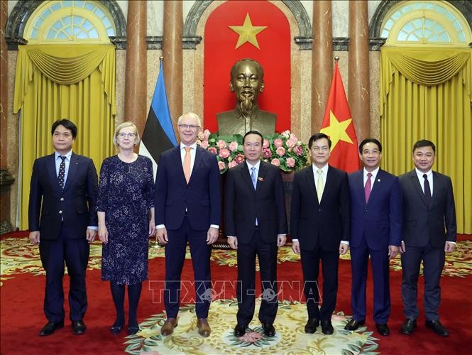 Chủ tịch nước Võ Văn Thưởng tiếp các Đại sứ trình Quốc thư
