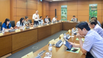 Đại biểu Quốc hội đề nghị Chính phủ tiếp tục cải thiện môi trường kinh doanh, tạo thuận lợi cho doanh nghiệp