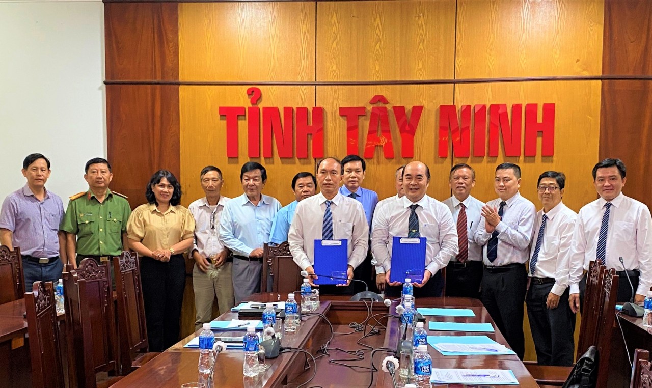 Hợp tác tiếp cận các tổ chức phi chính phủ nước ngoài