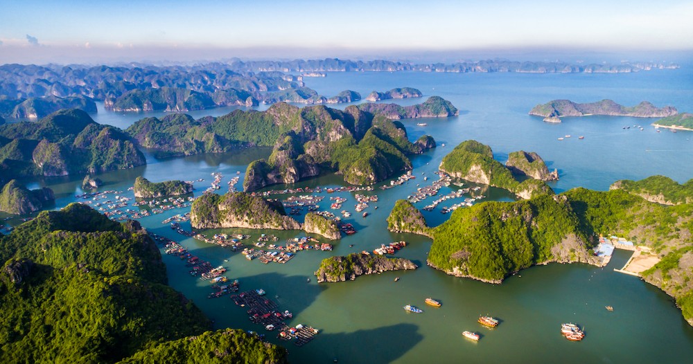 Vịnh Lan Hạ là một trong những vịnh đẹp nhất ở Cát Bà.