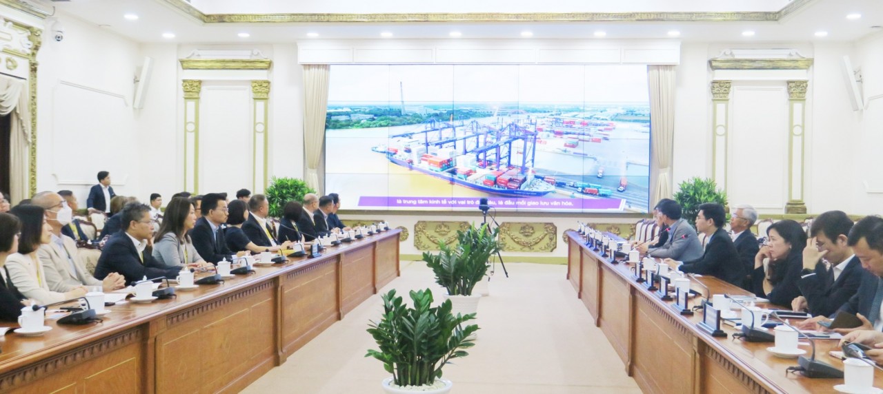 Phó Chủ tịch UBND TPHCM Võ Văn Hoan đã tiếp đoàn Liên đoàn Công nghiệp Hong Kong (FHKI) (Ảnh: Báo Sài Gòn Giải Phóng).