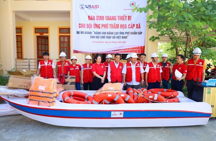 Nghệ An: Bàn giao trang thiết bị cho đội ứng phó thảm họa cấp xã do USaid tài trợ