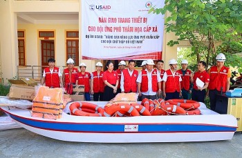 Nghệ An: Bàn giao trang thiết bị cho đội ứng phó thảm họa cấp xã do USaid tài trợ