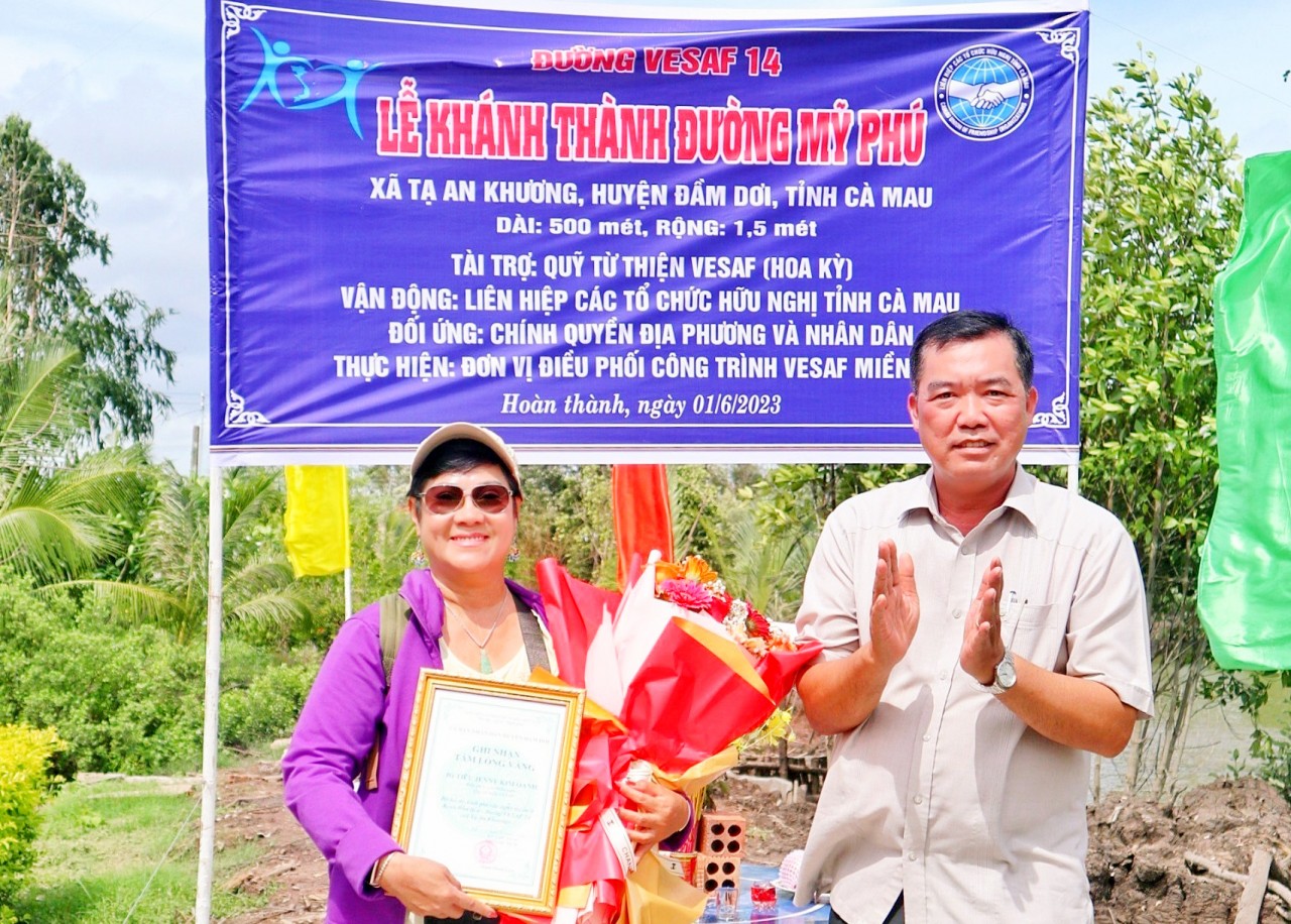 Khánh thành cầu, lộ nông thôn do VESAF (Hoa Kỳ) tài trợ tại Cà Mau