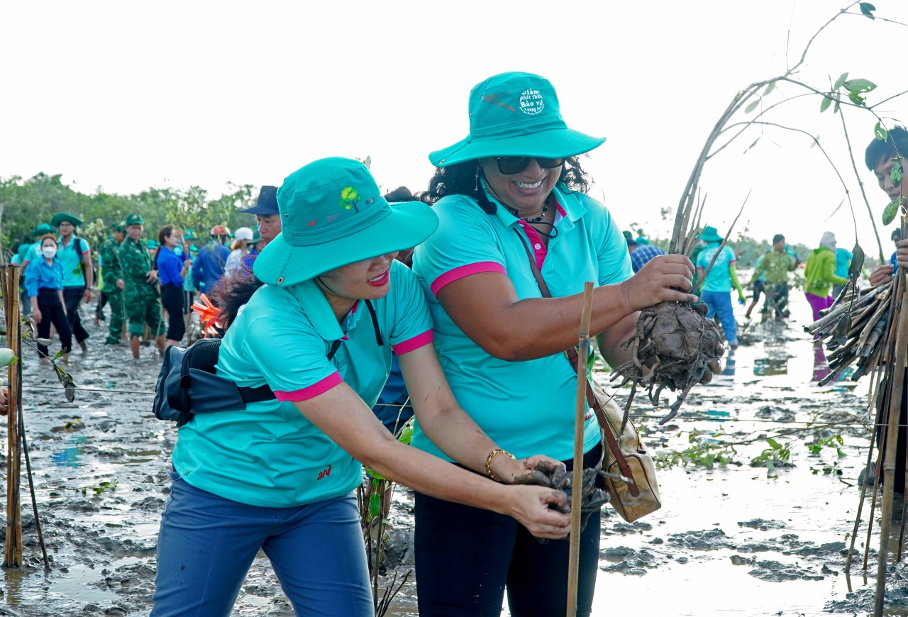 ActionAid Việt Nam phát động chương trình Carbon Xanh và trồng rừng tại Sóc Trăng
