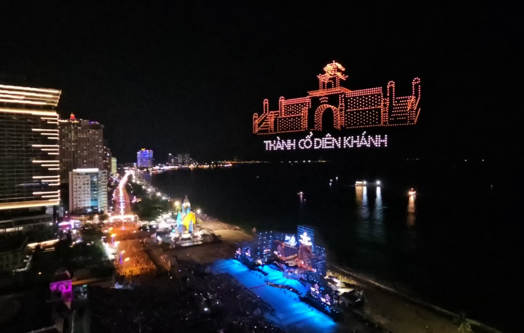 Thành cổ Diên Khánh được tái hiện bằng ngôn ngữ ánh sáng (Ảnh: Báo Khánh Hòa).
